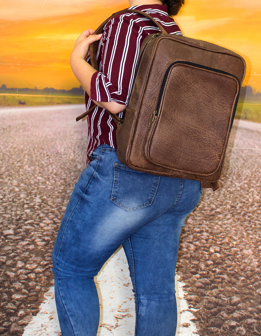 Luvsa LS-TJ128 Unisex Maxi Genuine Leather 15 Inch Laptop Backpack Strong Zips/ Quality Hardware-Brown