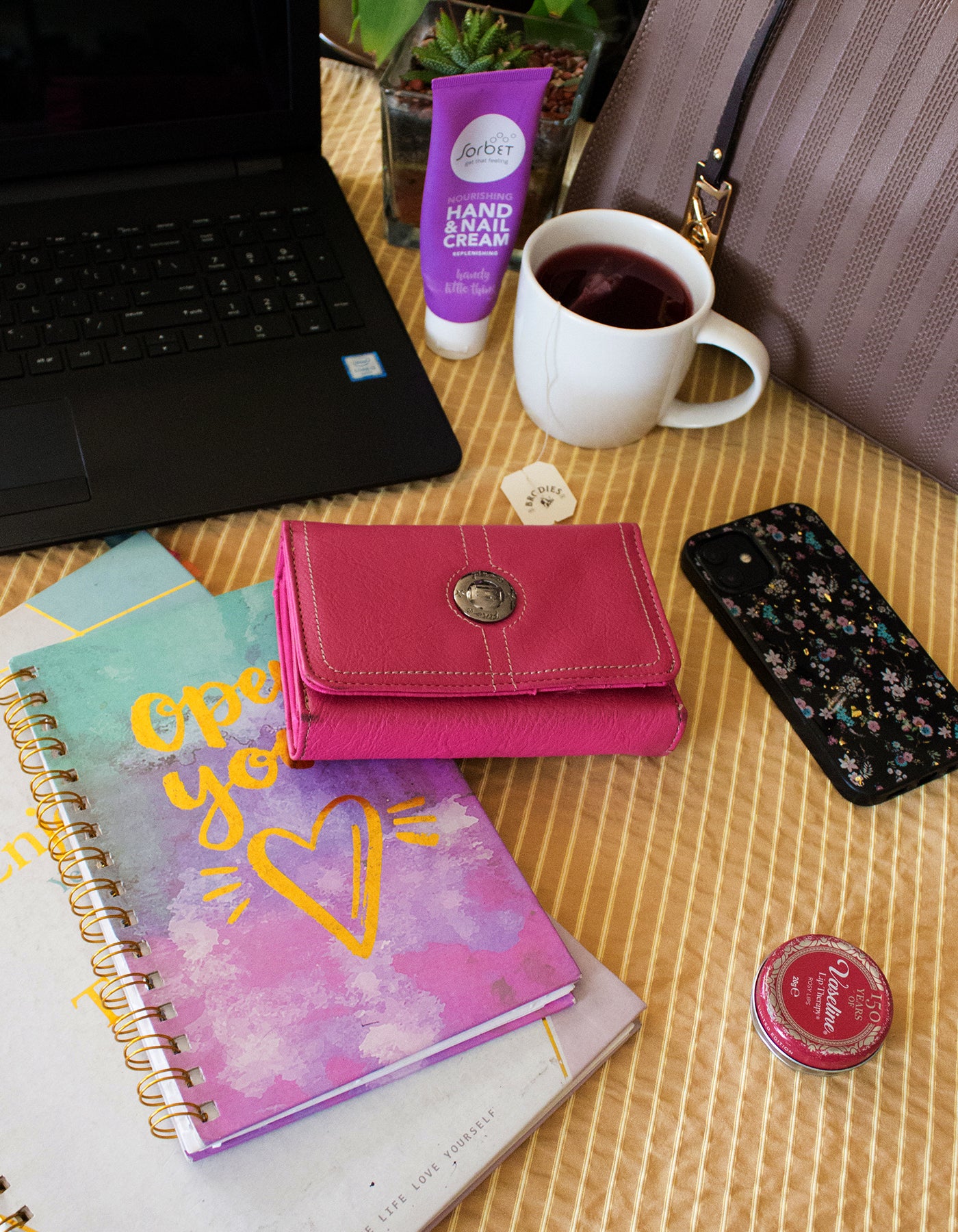 Fino 33-093 Faux Leather Neatly Stitched Design Card Holder Organiser Purse