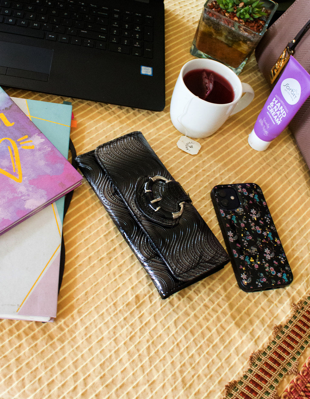 Fino G195-765 Faux Leather Swirl Design Long Card Holder Purse