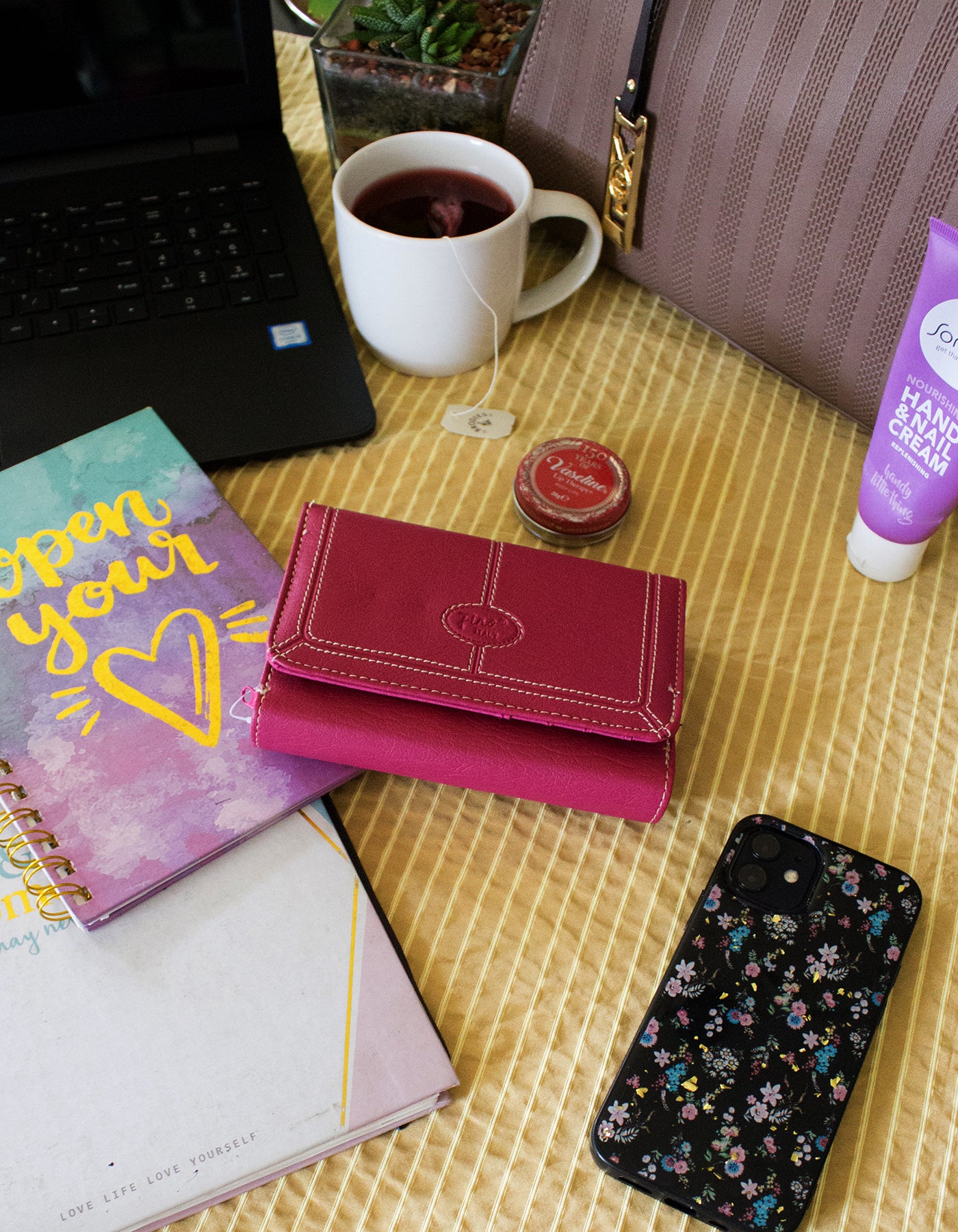 Fino 916-093 Faux Leather Neatly Stitched Designed Card Holder Purse