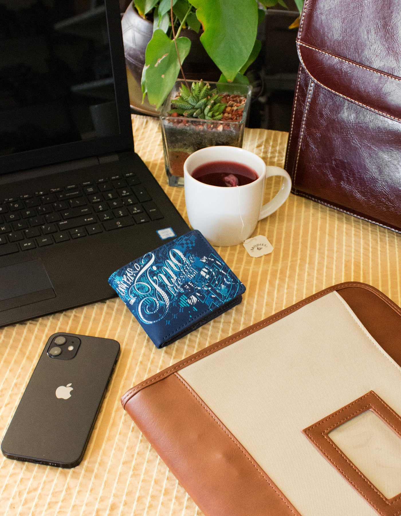 Fino SK-FZ03 Faux Leather Lifestyle Wallet with SD Card Holder & Box